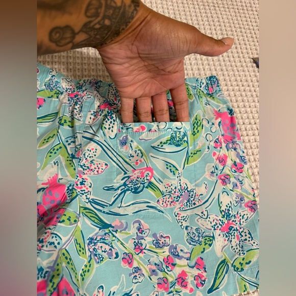 Lilly Pulitzer Ocean View Shorts Size M - Picture 7 of 10